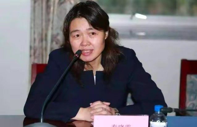 父与子 童年的欢乐与感动父子联手勇闯白垩纪，终极BOSS现身父子亲情也是《星际探索》中贯穿的一条主线，但似乎没有触动太多的观众，目前电影的好评还是集中在震撼的太空场景上